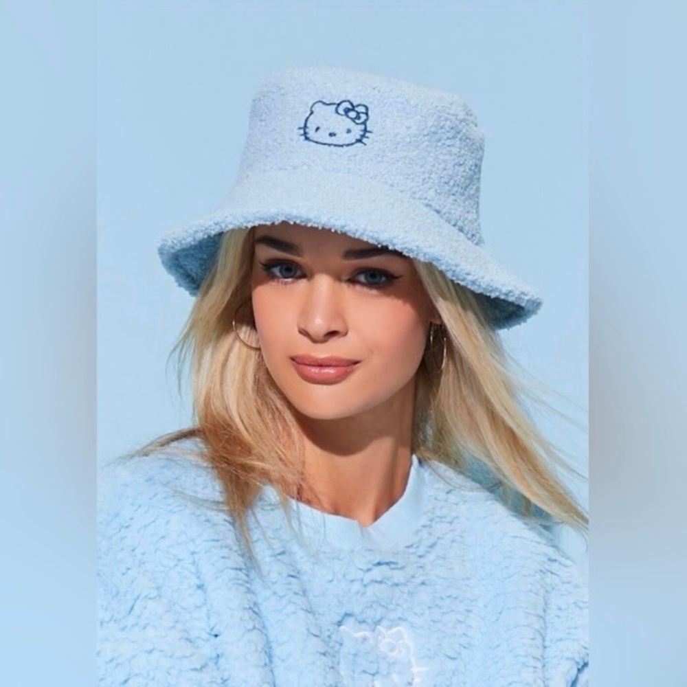 Embroidered Hello Kitty Bucket Hat - Picture 4 of 4